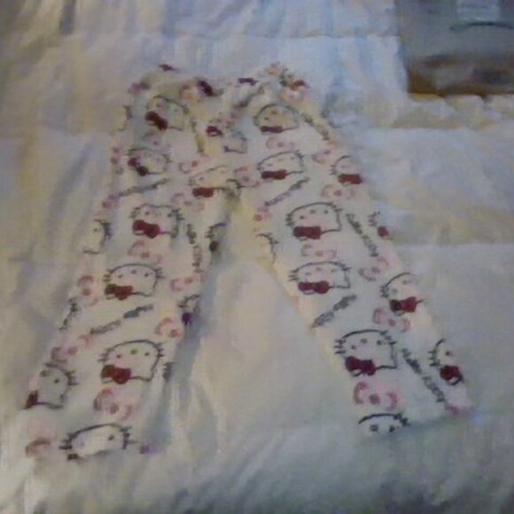 3 PAIRS - HELLO KITTY COZY LOUNGE PANTS - Picture 5 of 5
